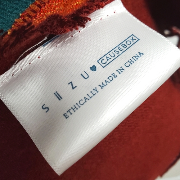 Siizu Poncho Wrap in Cranberry - NWOT - Picture 3 of 4